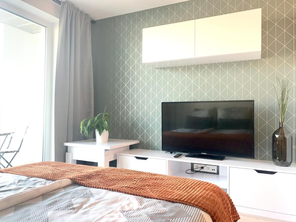 Luxury, Bright Studio With Parking And Balcony In Bratislava Center Екстер'єр фото